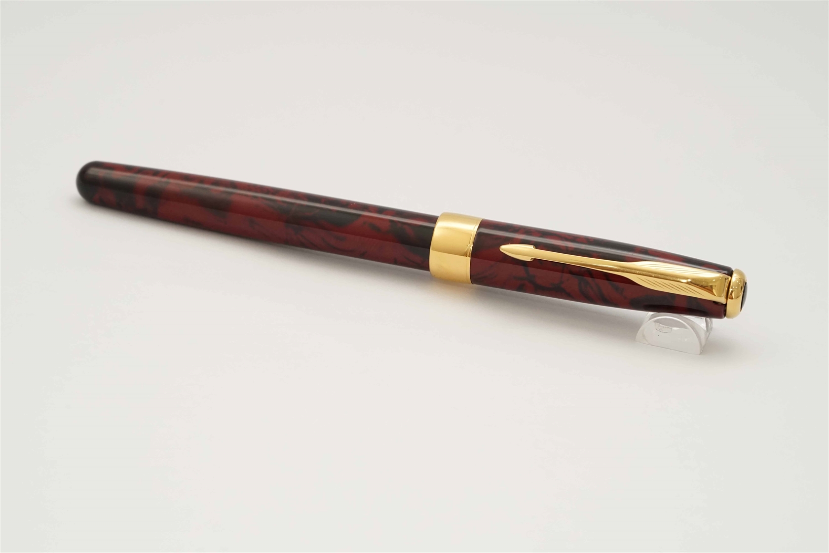 Bút máy Parker Sonnet Premier Red Marble Lacquer GT 18K F